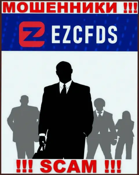 Ни имен, ни фотографий тех, кто управляет компанией EZCFDS во всемирной сети Интернет нигде нет